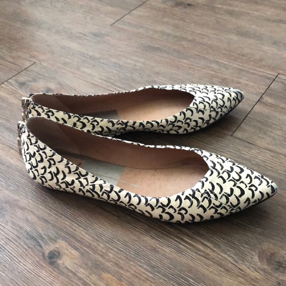 Black & White Dolce Vita Flats - Picture 2 of 4